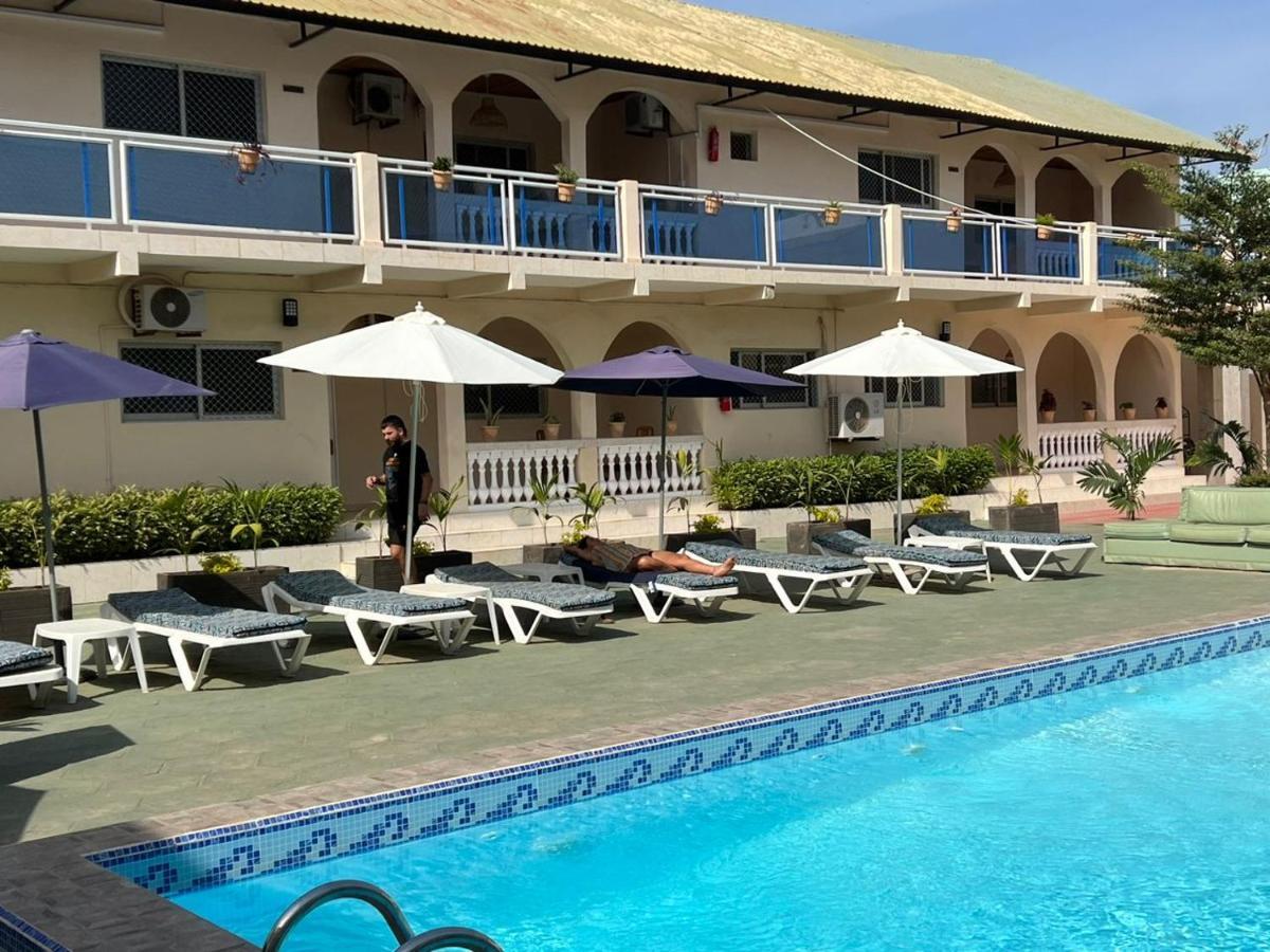 Tranquil Resort Hotel Brusubi エクステリア 写真