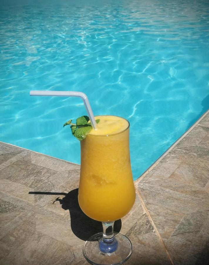 Tranquil Resort Hotel Brusubi エクステリア 写真